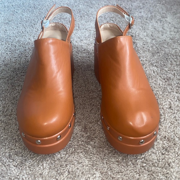 SHEIN Rust Brown Clogs - Picture 3 of 8